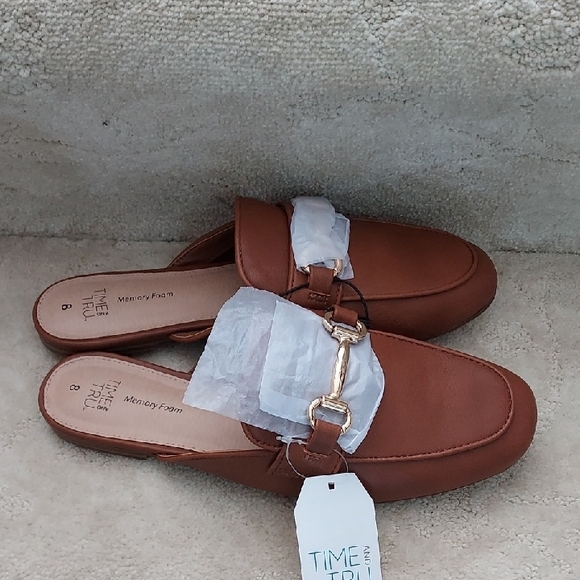 Time and Tru Brown Loafers - Picture 3 of 5